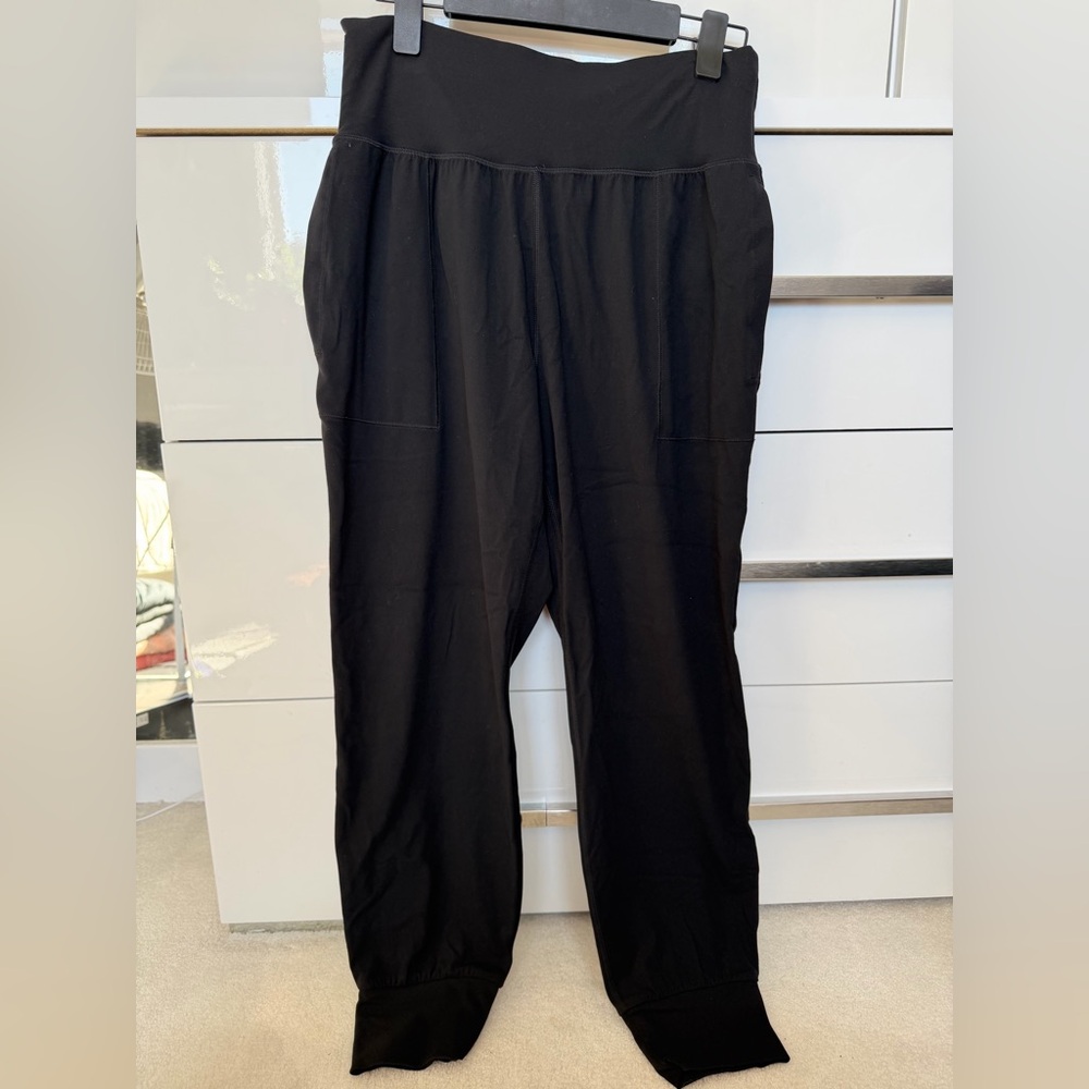 Athleta Black Salutation Jogger